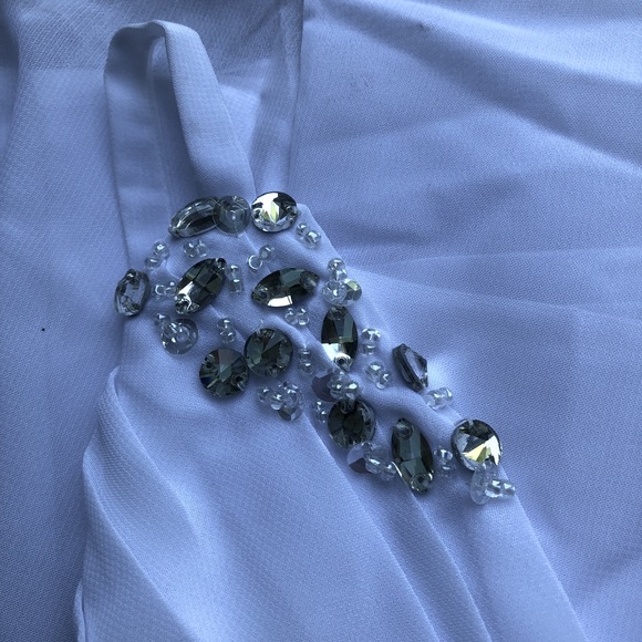 Beautiful Formal or Wedding Gown. Size USA 6 - Picture 8 of 12